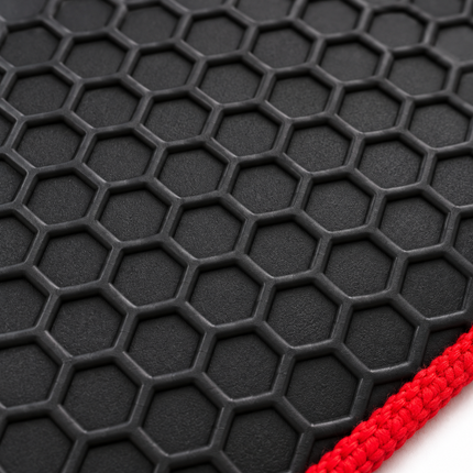 Detail šestihranné struktury HoneyComb clay rukavice SynclayMitt™